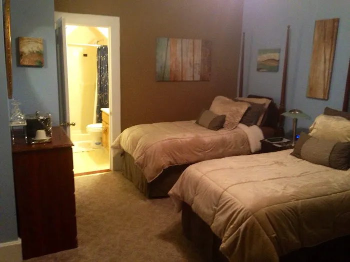 Tunnicliff Inn 4