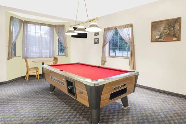 Super 8 by Wyndham Cobleskill NY 4