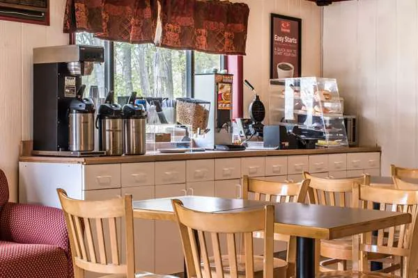 Econo Lodge Inn & Suites Lake Harmony - Pocono Mountains Area 4