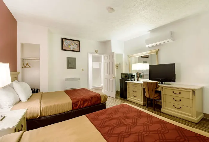 Econo Lodge Inn & Suites Lake Harmony - Pocono Mountains Area 4