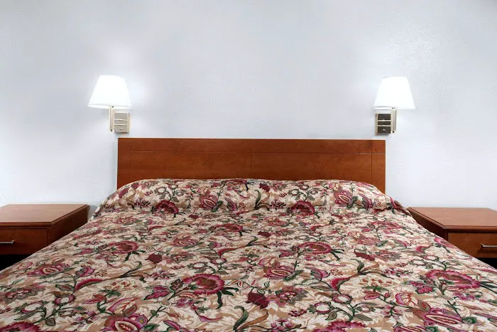 Knights Inn Pittston 4