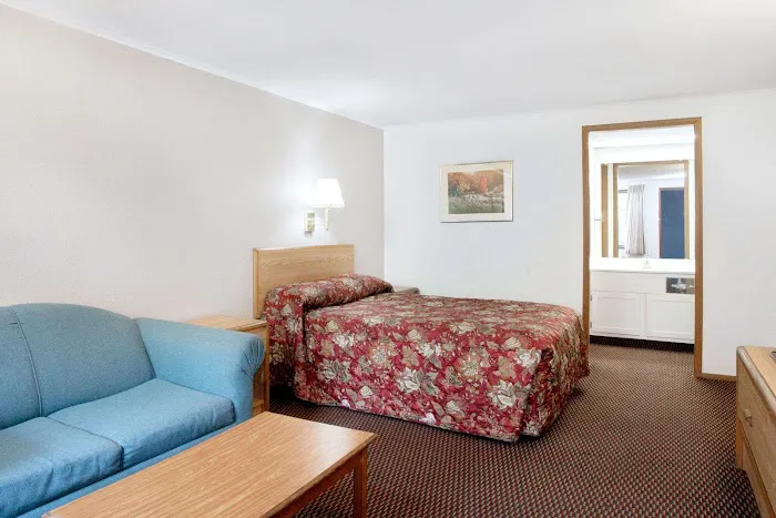 Knights Inn Pittston 4