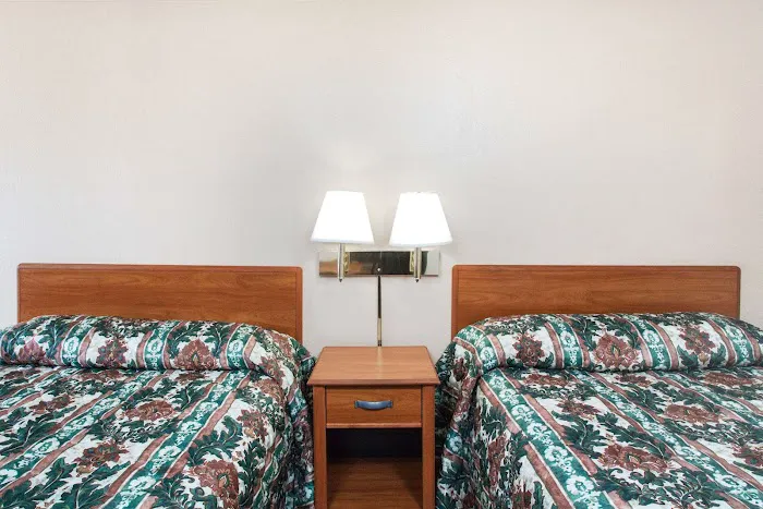 Knights Inn Pittston 4
