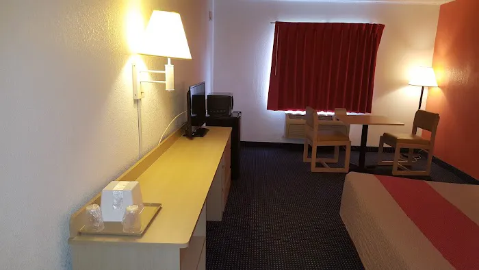 Red Carpet Inn Gibbstown, NJ 5