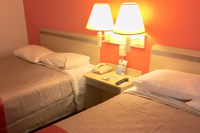 Red Carpet Inn Gibbstown, NJ 5
