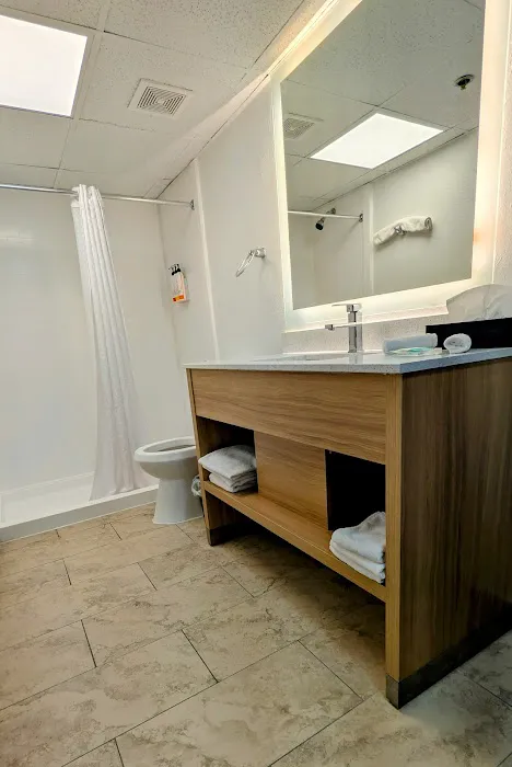 Waterfront Inn PHL Airport 4