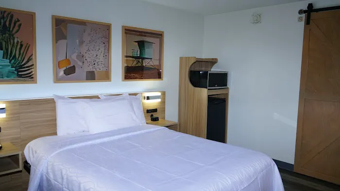 Waterfront Inn PHL Airport 4