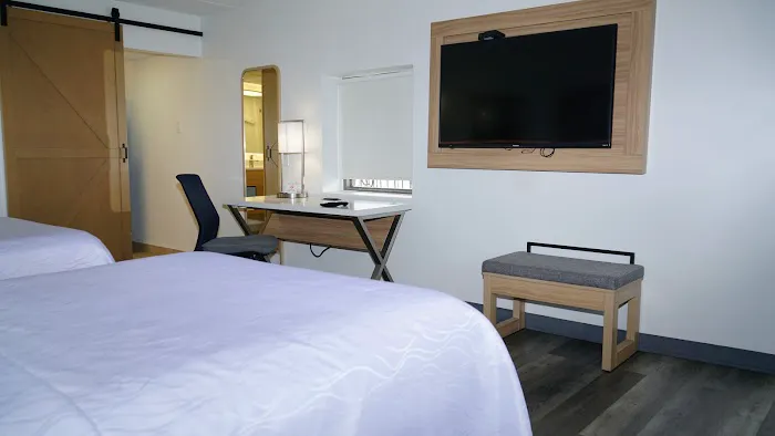 Waterfront Inn PHL Airport 4
