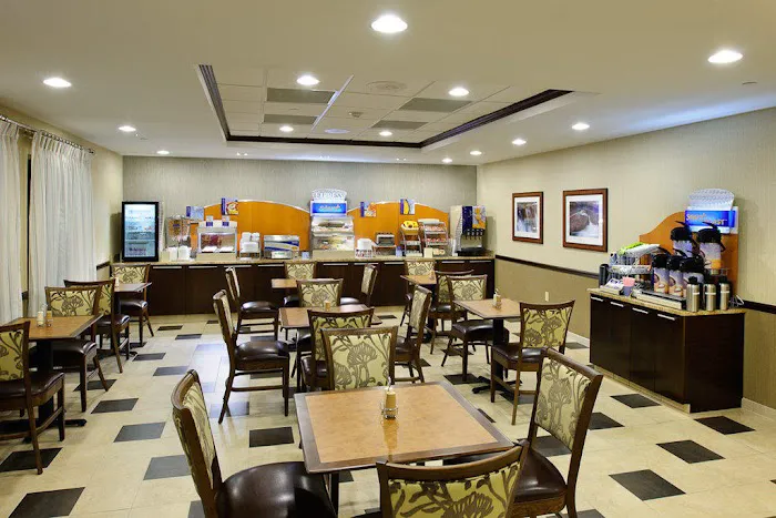 Holiday Inn Express Philadelphia Airport by IHG 4