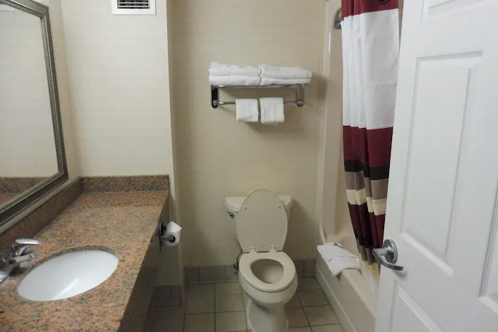 Red Roof Inn & Suites Galloway 4