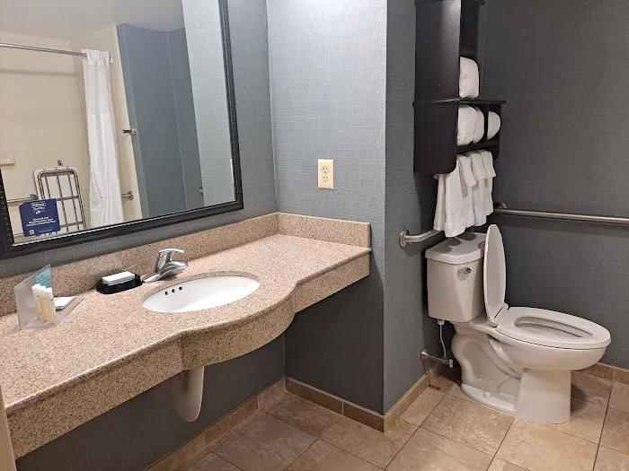 Hampton Inn & Suites Vineland 4