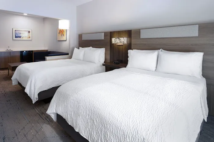 Holiday Inn Express & Suites Vineland Millville by IHG 4