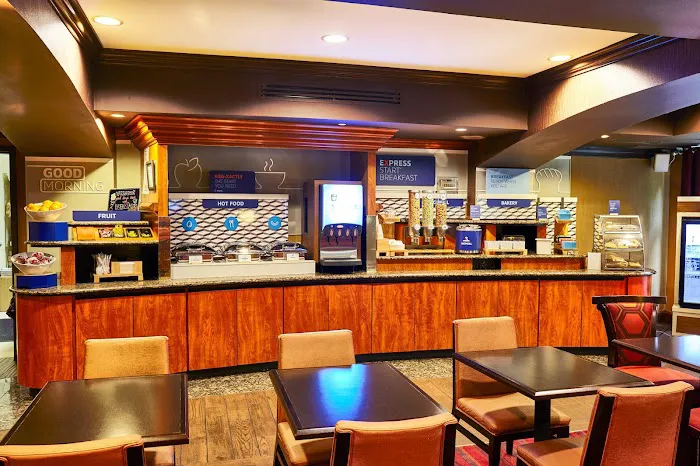 Holiday Inn Express & Suites Vineland Millville by IHG 4