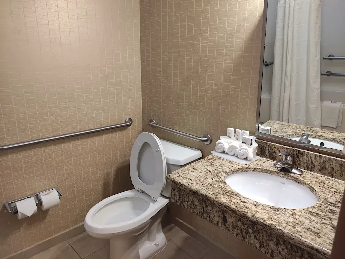Holiday Inn Express & Suites Vineland Millville by IHG 4