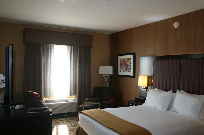 Holiday Inn Express & Suites Vineland Millville by IHG 4