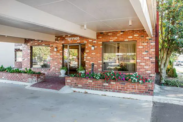 Quality Inn & Suites Millville 4