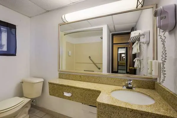 Quality Inn & Suites Millville 4