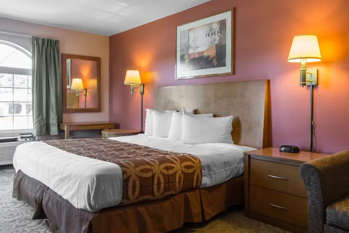 Econo Lodge 4