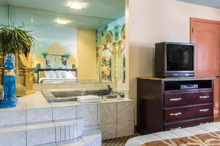 Econo Lodge 4