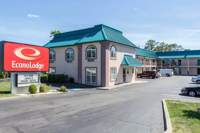 Econo Lodge 4