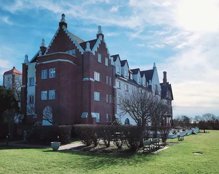 Montauk Manor 4