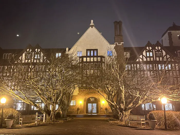 Montauk Manor 4