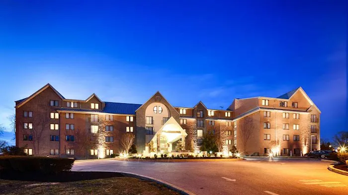 Best Western Plus Concordville Hotel 5