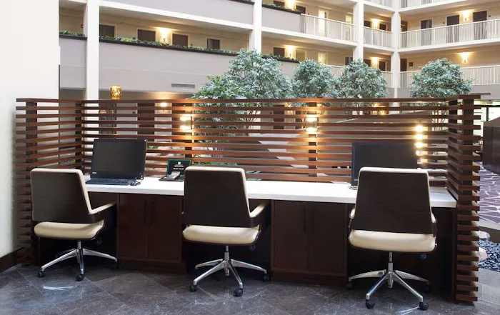 Embassy Suites by Hilton Philadelphia Airport 5