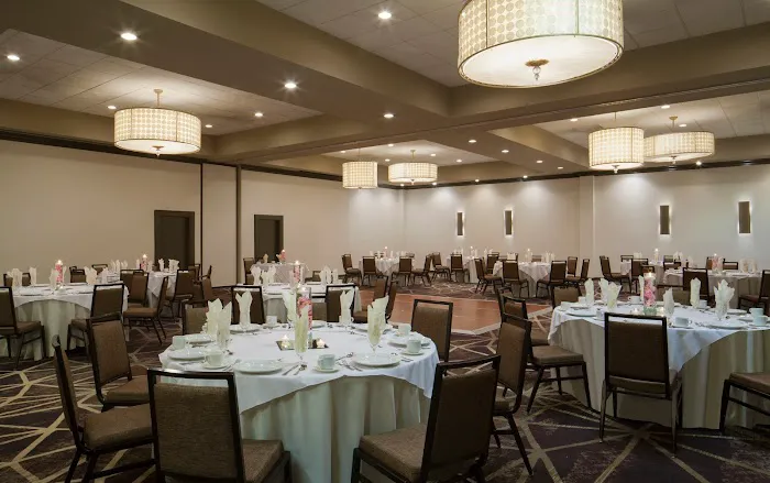 Embassy Suites by Hilton Philadelphia Airport 5