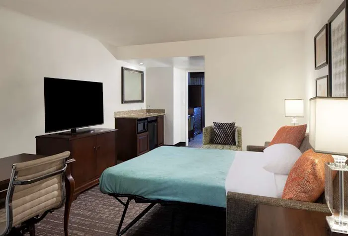 Embassy Suites by Hilton Philadelphia Airport 5