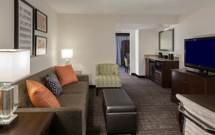 Embassy Suites by Hilton Philadelphia Airport 5