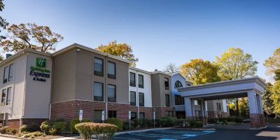 Holiday Inn Express & Suites West Chester by IHG