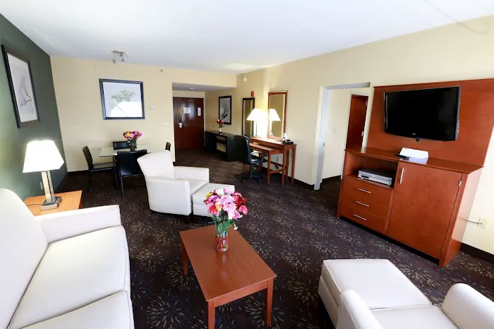 Holiday Inn Express & Suites West Chester by IHG 4