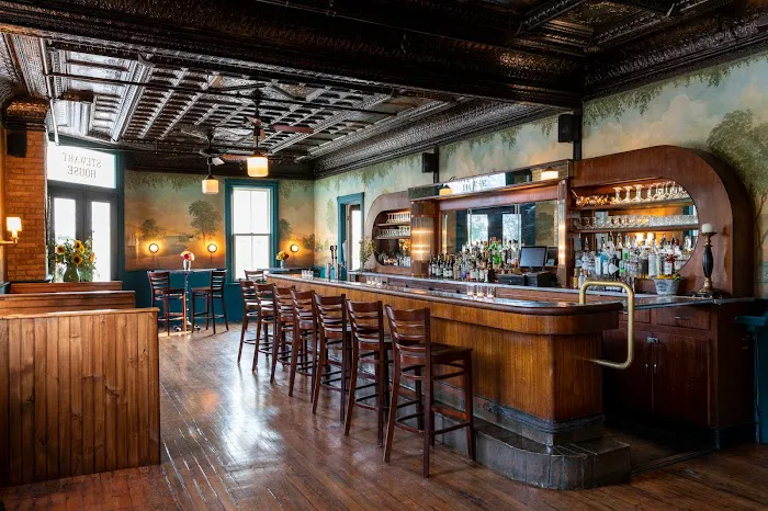 Stewart House Hotel & 1883 Tavern 4