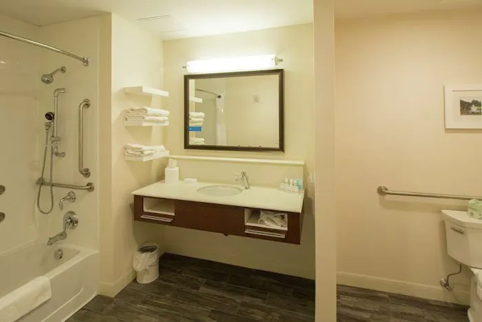 Hampton Inn & Suites Cazenovia 4