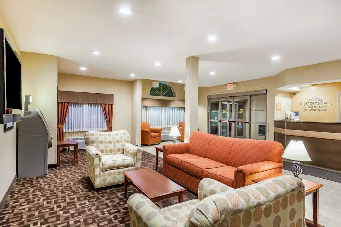 Microtel Inn & Suites by Wyndham Verona 4