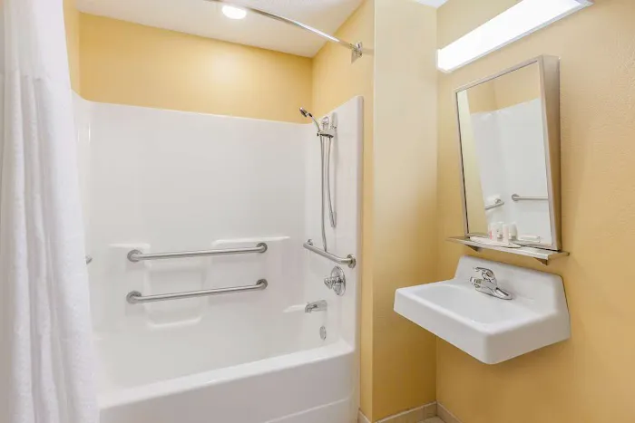 Microtel Inn & Suites by Wyndham Verona 4