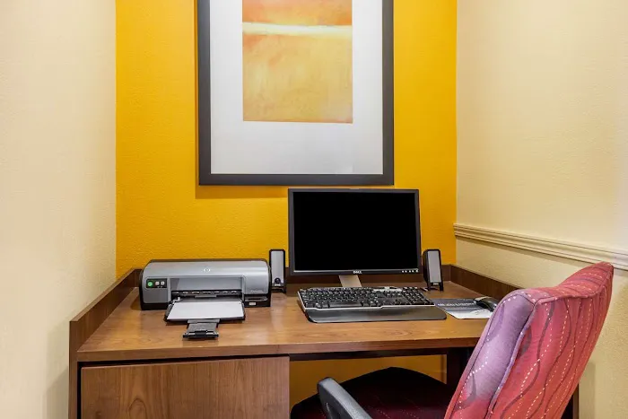 Microtel Inn & Suites by Wyndham Verona 4