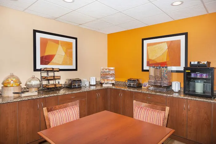Microtel Inn & Suites by Wyndham Verona 4