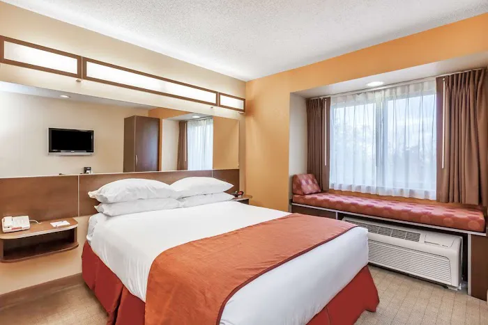 Microtel Inn & Suites by Wyndham Verona 4
