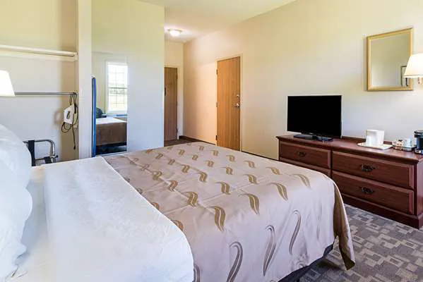 Quality Inn & Suites Schoharie near Howe Caverns 4