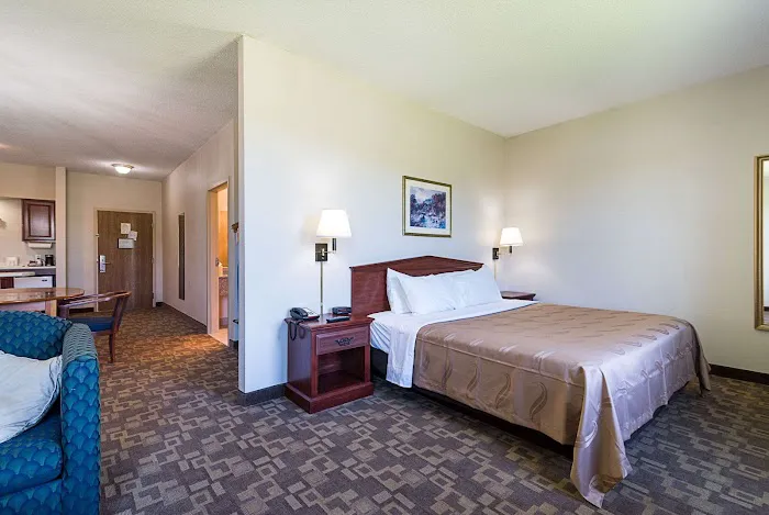 Quality Inn & Suites Schoharie near Howe Caverns 4