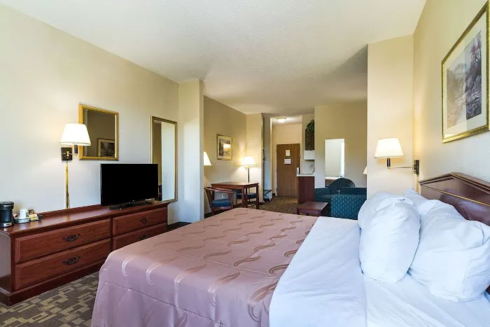 Quality Inn & Suites Schoharie near Howe Caverns 4