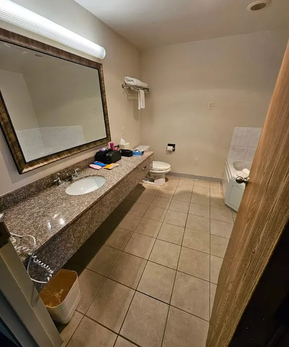 Quality Inn & Suites Schoharie near Howe Caverns 4
