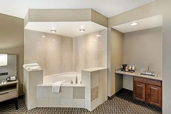 Comfort Inn & Suites 5
