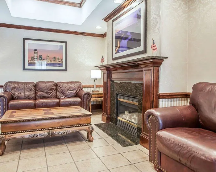 Comfort Inn & Suites 5