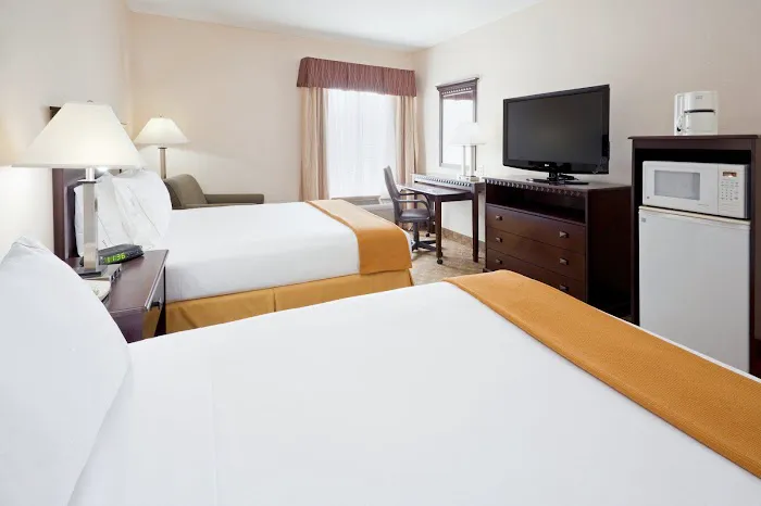 Holiday Inn Express & Suites Carneys Point - Pennsville by IHG 5