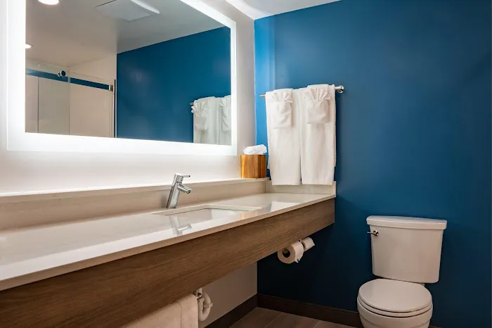 Holiday Inn Express & Suites Carneys Point - Pennsville by IHG 5