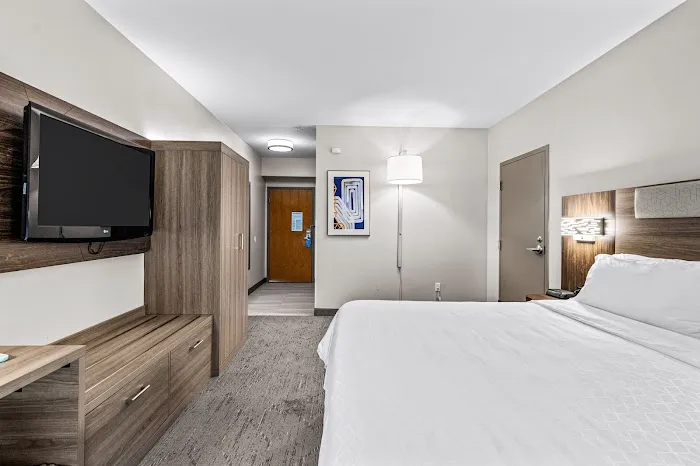 Holiday Inn Express & Suites Carneys Point - Pennsville by IHG 5