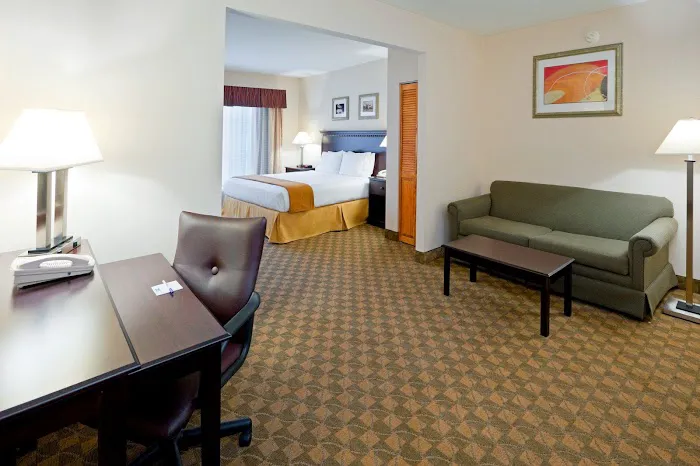 Holiday Inn Express & Suites Carneys Point - Pennsville by IHG 5